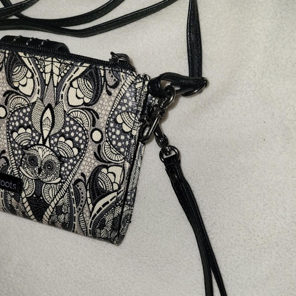 Sakroots Women’s Printed Black/Off White Adjustable Strap Crossbody Wallet/Purse - Picture 4 of 7